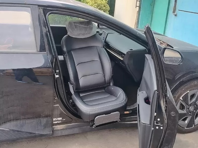 Mobility Swivel Car Seats for Family Cars: Enabling Aging-in-Place and Long-Term Mobility