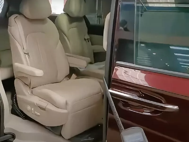 This Buick GL8 Avenir Modify Xinder-tech Swivel Seat