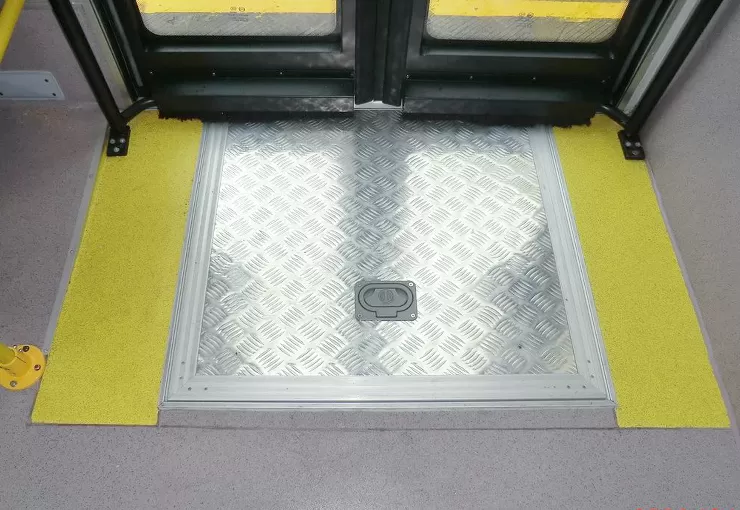 fmwr-n-manual-wheelchair-ramp-3.jpg