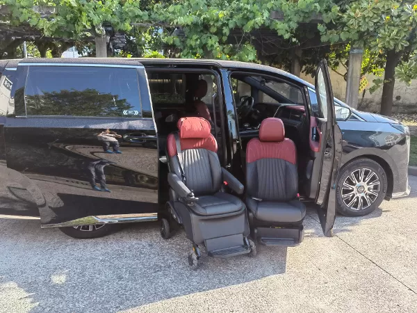 Trumpchi E9 Middle Row and Co-pilot Modified Swivel Seats