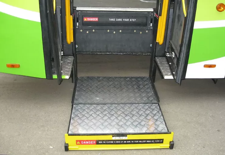 step-b-1200-wheelchair-lift-semi-automatic-3.jpg