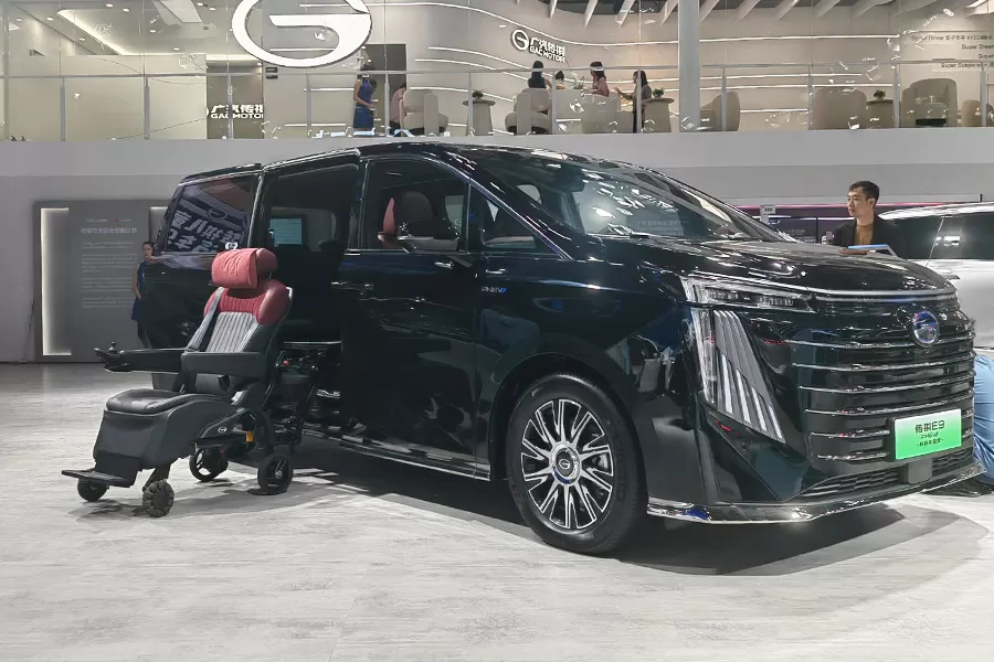trumpchi-e9-technology-care-edition-debuts-at-beijing-auto-show-2.jpg