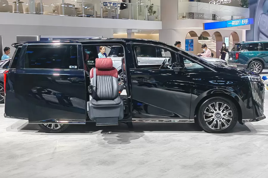 trumpchi-e9-technology-care-edition-debuts-at-beijing-auto-show-4.jpg