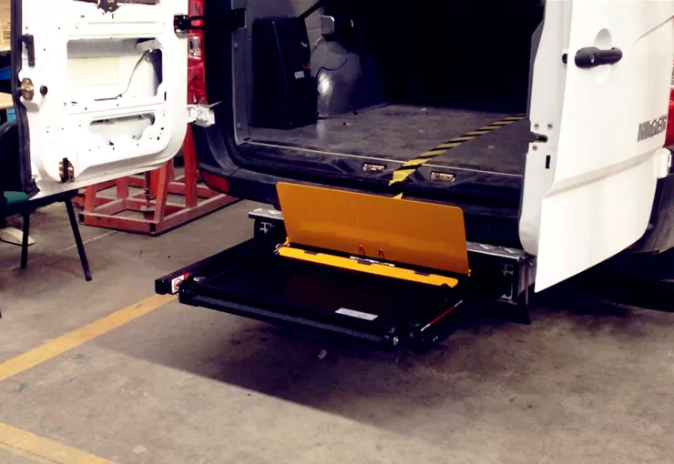 uvl-f-700-scissor-wheelchair-lift-3.jpg