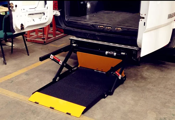 uvl-f-700-scissor-wheelchair-lift-5.jpg