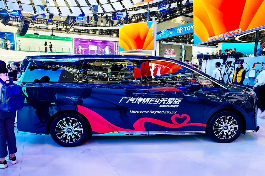 xindetechs-detachable-swivel-seat-debuts-at-guangzhou-auto-show-2.jpg